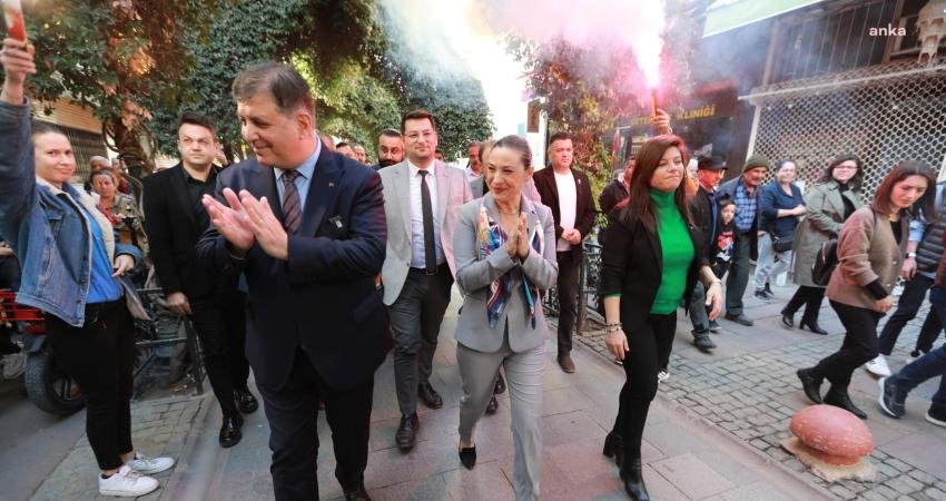 İzmir B&uuml;y&uuml;kşehir Belediye Başkan Adayı Cemil Tugay, CHP Efes Sel&ccedil;uk