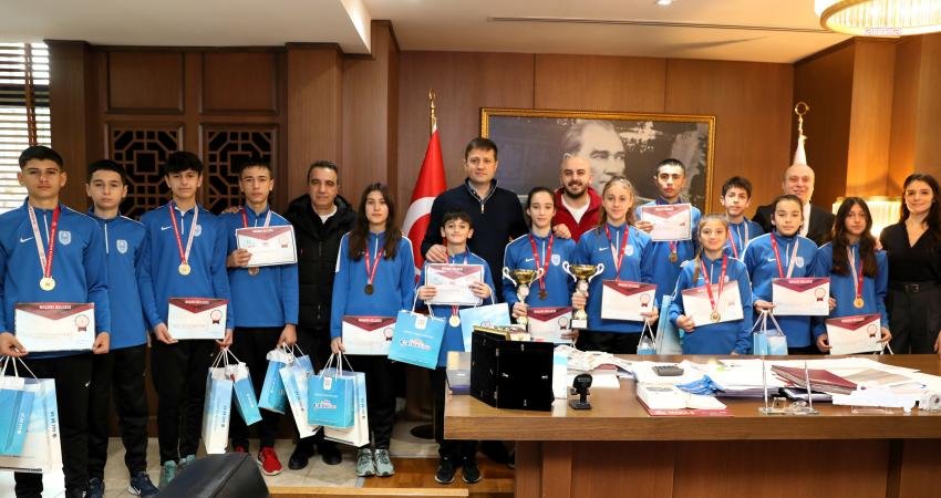 Tekirdağ’da düzenlenen atletizm yarışmalarında ‘Yıldız Kızlar’ ve ‘Yıldız Erkekler’ kategorisinde