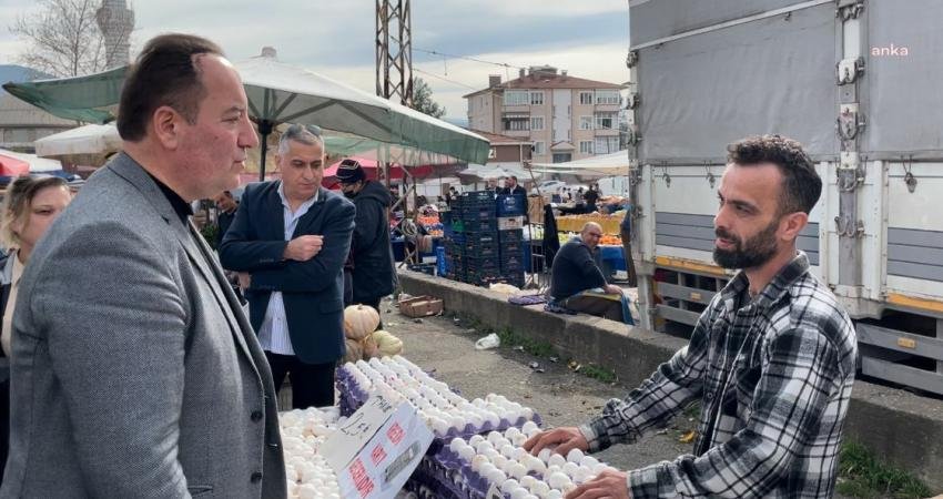CHP Karabük Milletvekili Cevdet Akay, Karabük’te pazarcı esnafını ziyaret etti.