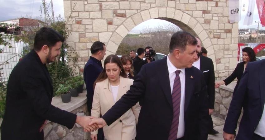 CHP İzmir B&uuml;y&uuml;kşehir Belediye Başkan Adayı Cemil Tugay, se&ccedil;im &ccedil;alışmalarını