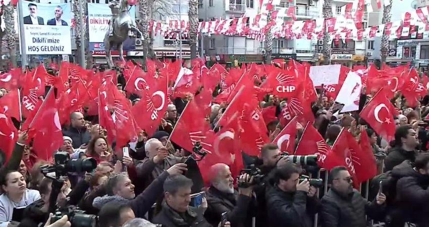 Cumhuriyet Halk Partisi Lideri Özgür Özel, İzmir Dikili halk buluşmasında