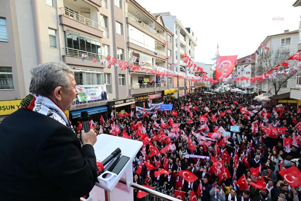 mansur-yavas-elmadagda-keciorende-50-bin-aileye-destek-oluyoruz-siz-yonettiginiz-ilcede-50-bin-destege-ihtiyaci-olan-aileyi-bilmiyorsaniz-hic-bu-konulardan-bahsetmeyeceksiniz