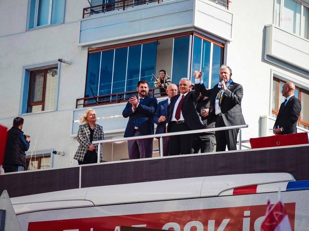 mansur-yavas-mamakta-eger-bir-belediye-baskani-kendi-ilcesinde-destege-ihtiyaci-olanlari-bilmiyorsa-orada-nasil-yoneticilik-yapiyor-hodri-meydan-cevre-bakanligindan-mi-alacak-nereden