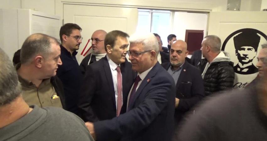 Edirne Belediye Başkanı Gürkan: Şükrü Ciravoğlu’nun Arkasında Dimdik Duracağız Edirne Belediye Başkanı Recep Gürkan, partililere seslenerek CHP Edirne Belediye