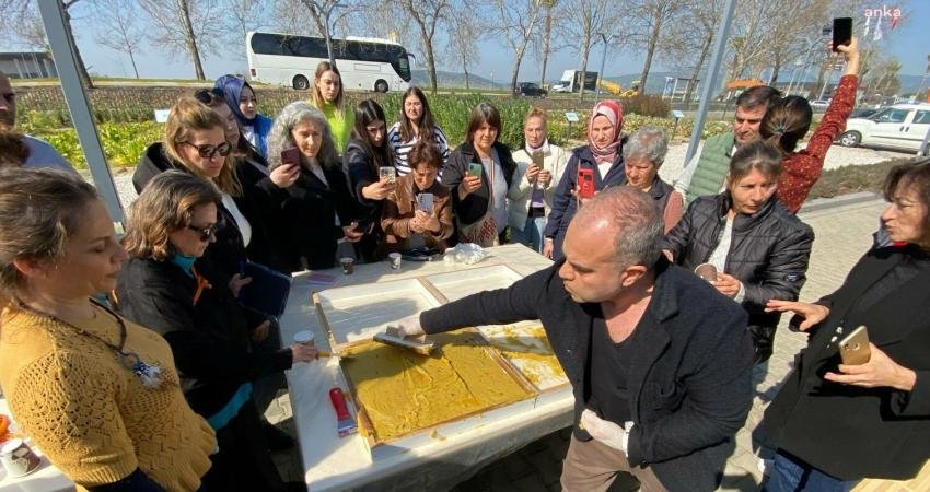 Efes Tarlası Yaşam K&ouml;y&uuml; Toprak Okulu&rsquo;nda &ldquo;Geleneksel Y&ouml;ntemlerle Zeytinyağı Sabunu