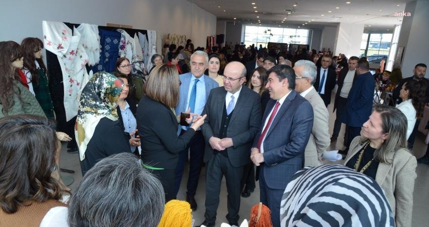 Emek&ccedil;i kadınların el emeği &uuml;r&uuml;nlerinin yer aldığı &ldquo;Emek&ccedil;i Kadınlar Buluşması&rdquo;