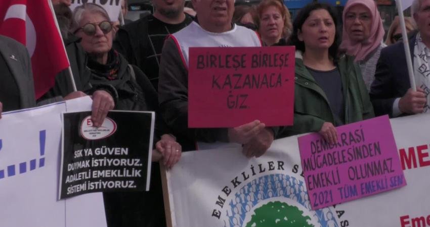 HABER-KAMERA: HAKAN KAYA Emekli &ouml;rg&uuml;tleri, yaşadıkları sorunları ve taleplerini duyurmak