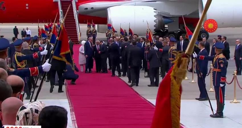 Cumhurbaşkanı Recep Tayyip Erdoğan, resmi ziyarette bulunmak üzere Mısır'a gitti.