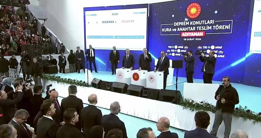 Cumhurbaşkanı Recep Tayyip Erdoğan, Adıyaman'da; "Halen inşası süren 32 bin