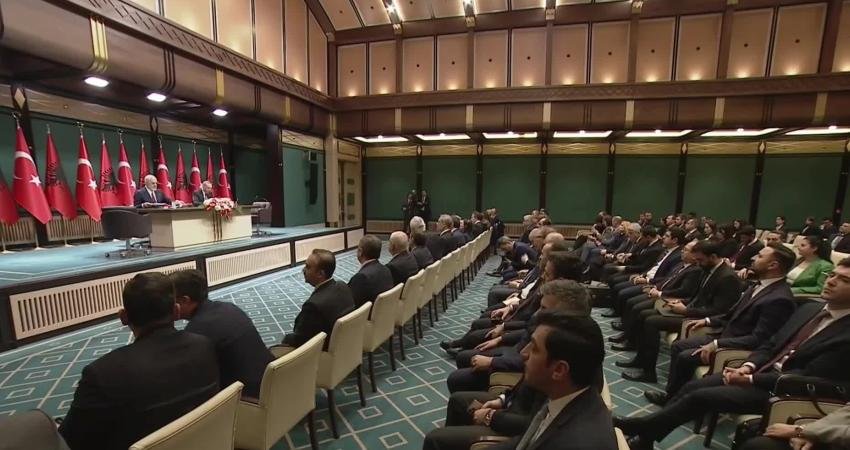 https://abone.ankahaber.net/static//video/31ed8ded-3687-46e4-a4cb-f3eb17b20af7-720.mp4 Cumhurbaşkanı Recep Tayyip Erdoğan, Arnavutluk Başbakanı Edi Rama ile