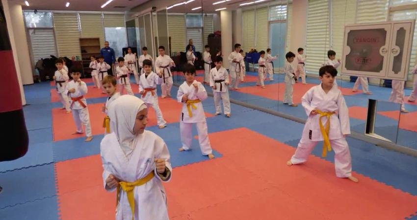 Esenyurtlu Çocuklar, Sömestir Tatilini Sporla Geçirdi Esenyurt Belediyesi, sömestir tatiline giren öğrenciler için düzenlediği “Sömestir Şenliği”