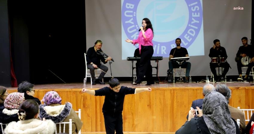 Eskişehir B&uuml;y&uuml;kşehir Belediyesi (EBB) tarafından &Ccedil;ifteler il&ccedil;esinde d&uuml;zenlenen konserde Şebnem