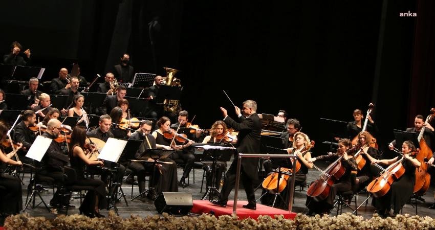 Eskişehir Büyükşehir Belediyesi (EBB) Senfoni Orkestrası'nIn verdiği konserde, besteci Can
