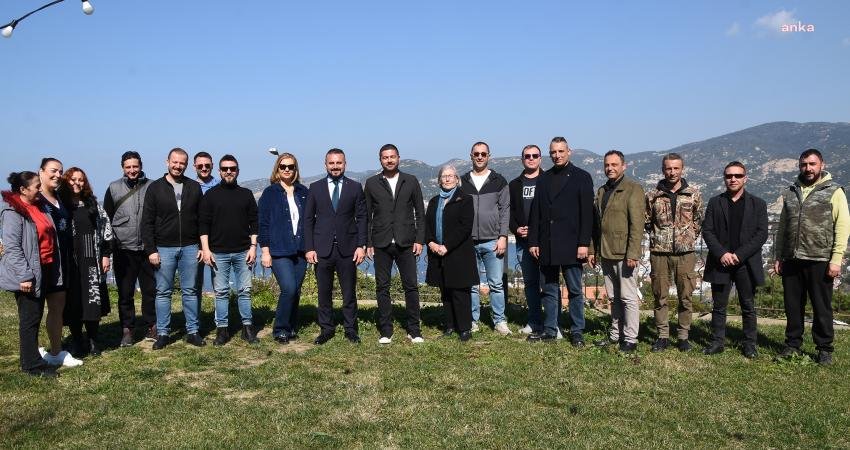 Fo&ccedil;a Esnaf ve Sanatkarlar Odası Başkanı Sedat &Ouml;zdemir ve Y&ouml;netim