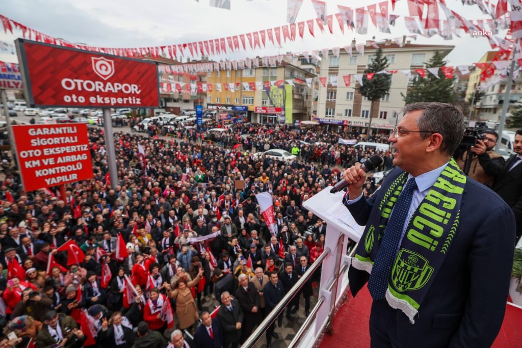 ozgur-ozel-bugun-herkes-sevdigine-kosturuyor-tayyip-bey-de-bugun-misira-gitmis-misirda-sisiye-kosturmus