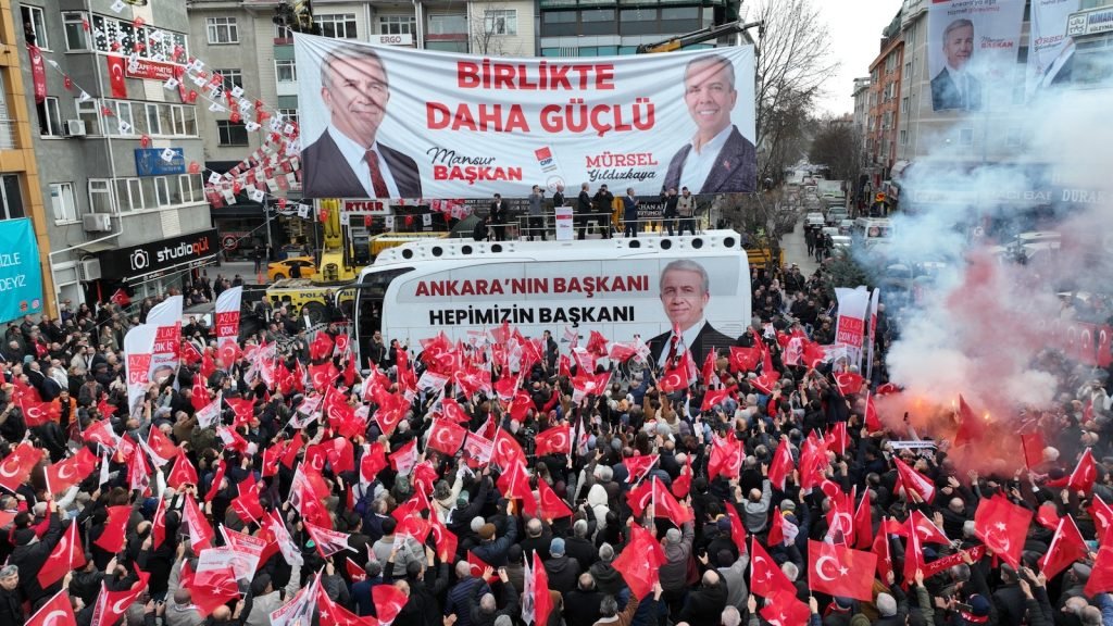 mansur-yavastan-altinoka-bir-ilceye-gitmis-ben-baskent-kart-cikaracagim-demis-para-yukleyecegim-istediginiz-yerden-alacaksiniz-demis-insaf-uc-yildir-uyg