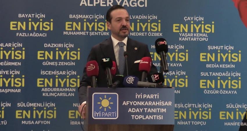 İYİ Parti S&ouml;zc&uuml;s&uuml; K&uuml;rşad Zorlu, Afyonkarahisar&rsquo;da d&uuml;zenlenen aday tanıtım toplantısına
