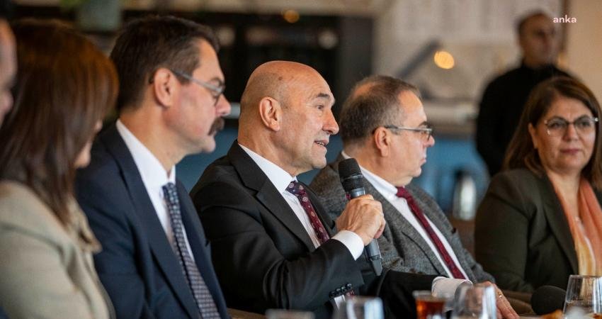 İzmir Büyükşehir Belediye Başkanı Tunç Soyer, ESHOT Genel Müdürlüğü yöneticileriyle
