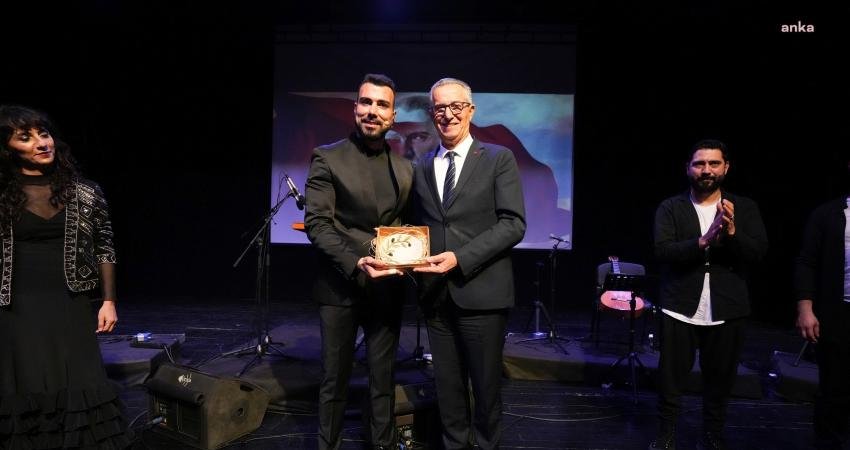 Gaziemir Belediyesi&rsquo;nin d&uuml;zenlediği konserde sahne alan d&uuml;nyaca &uuml;nl&uuml; kanun virt&uuml;&ouml;z&uuml;