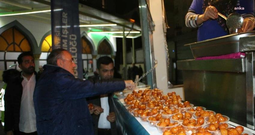 Kartal Belediyesi, Berat Kandili&rsquo;nde il&ccedil;edeki 10 farklı noktada vatandaşlara hayır