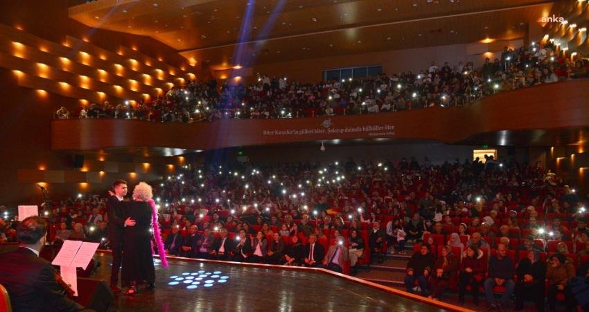 Kırşehir Belediye Başkanı Selahattin Ekicioğlu, Belediye Korosu tarafından hazırlanan Yeşil&ccedil;am