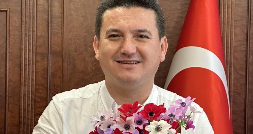 Antalya’nın Kumluca ilçesinde yılın ilk dağ laleleri toprağın altından çıkarak