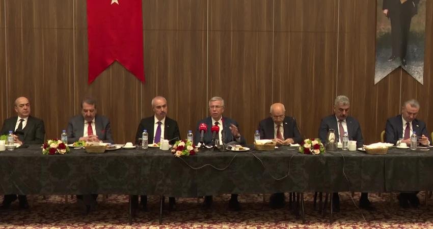 Mansur Yavaş, Gıda Toptancıları İstişare Toplantısı’na Katıldı Ankara Büyükşehir Belediye (ABB) Başkanı Mansur Yavaş, Gıda Toptancıları İstişare
