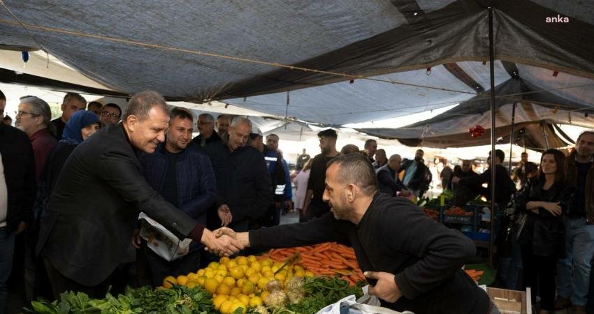 Mersin Büyükşehir Belediye Başkanı Vahap Seçer, pazar ziyaretlerini, Akdeniz ilçesinde