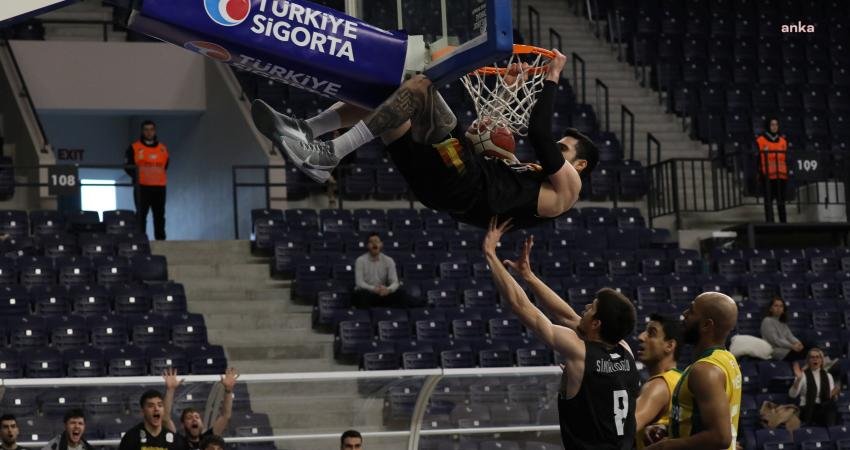 Mersin Büyükşehir Belediyesi Erkek Basketbol Takımı, İstanbul deplasmanında karşılaştığı Esenler