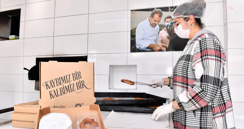 Mersin Büyükşehir Belediyesi, kayıplarının acısını yaşayan vatandaşlara, kentin 4 noktasına