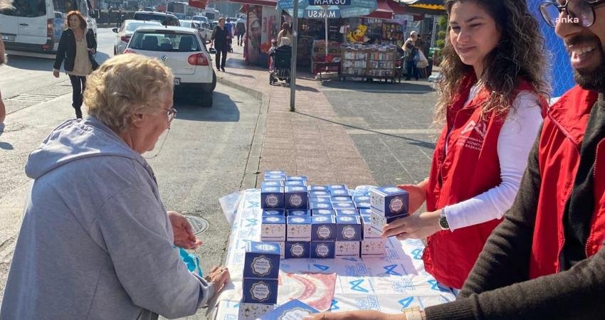 Mersin B&uuml;y&uuml;kşehir Belediyesi, Berat Kandili’nde vatandaşlara 15 bin adet kandil
