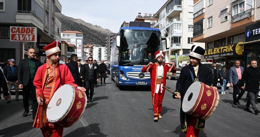 Antalya B&uuml;y&uuml;kşehir Belediye Başkanı Muhittin B&ouml;cek, Elmalı Se&ccedil;im Koordinasyon Merkezi&rsquo;ni