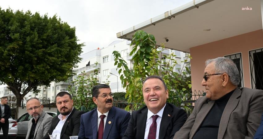 Antalya Büyükşehir Belediye Başkanı Muhittin Böcek, “yol arkadaşlarım” dediği muhtarlarla