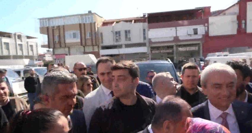 Muhittin Böcek: “Vatandaşlarımızı Ayırt Etmeden Onlarla Kucaklaşarak, Aynı Azim ve Kararlılıkla Yürümeye Devam Edeceğiz” Kepez’de CHP Kadın Kolları Buluşması’na katılan Antalya Büyükşehir Belediye Başkanı