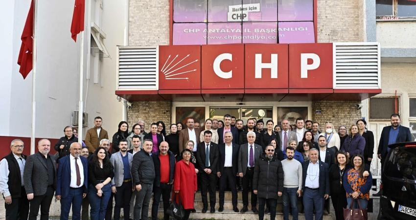 CHP tarafından yeniden aday gösterilen Muratpaşa Belediye Başkanı Ümit Uysal,