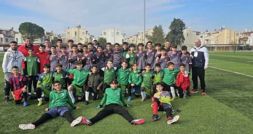 Kuşadası’nda her yıl geleneksel olarak düzenlenen Sömestr Cup’a katılan Narlıdere