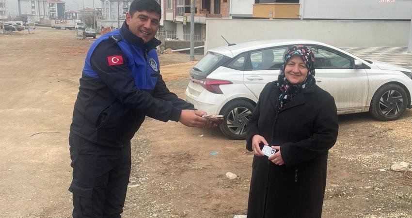 Odunpazarı Belediyesi Zabıta Müdürlüğü ekipleri, Emek Mahallesi’nde yaşayan 65 yaşındaki