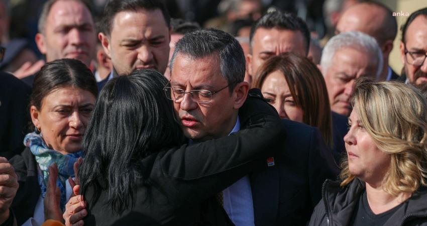 CHP Genel Başkanı &Ouml;zg&uuml;r &Ouml;zel, “&Ccedil;orlu Tren Katliamı davasını ailerle