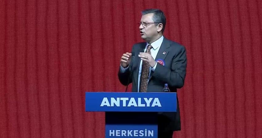 CHP Genel Başkanı &Ouml;zg&uuml;r &Ouml;zel, iktidarın her se&ccedil;im d&ouml;nemi bir