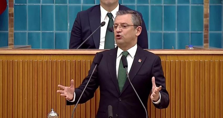 CHP lideri &Ouml;zg&uuml;r &Ouml;zel, İli&ccedil; altın madenini işleten şirketin affedilen