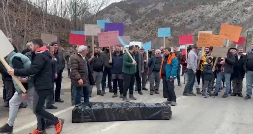 UĞUR İSTANBULLU Artvin- Ardahan karayolunda son d&ouml;nemlerde art arda meydana
