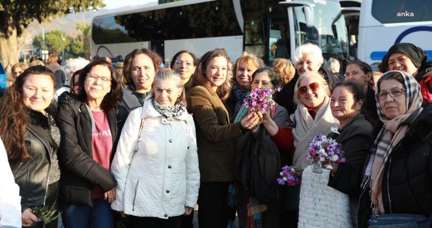 “Biz Bize” gezileri ile Seferihisar Sığacık’ı gezen Efes Selçuklu kadınları