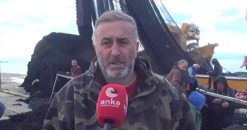 Fırtına nedeniyle Sinop İskelesi’ne demirleyen balıkçılar artan maliyetlerden yakındı. Balıkçı teknesi