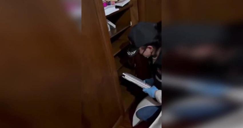 Sosyal medya fenomeni Aleyna Dalveren, l&uuml;ks bir aracın &uuml;zerine &ccedil;ıkıp