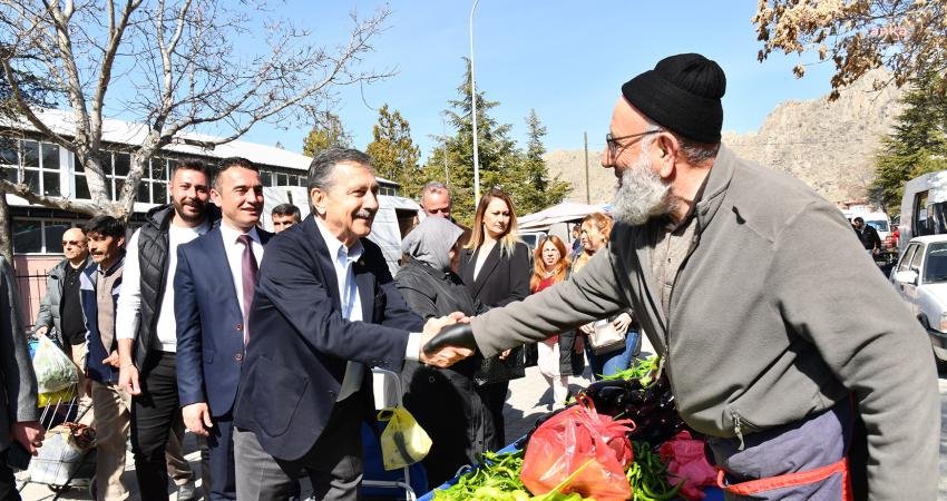 Tepebaşı Belediye Başkanı Ahmet Ata&ccedil;, Sivrihisar il&ccedil;esinde esnaf ve vatandaşlarla