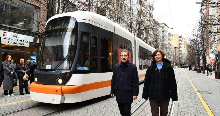 Tepebaşı Belediye Başkanı Ahmet Ataç, CHP Eskişehir Büyükşehir Belediyesi (EBB)