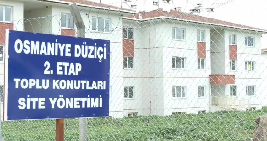 TOKİ, depremzedelerin 200 metre ileride konteynerde yaşadığı Osmaniye Düziçi’ndeki konutları