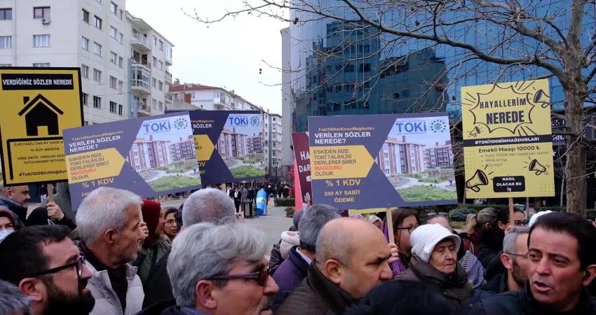 Eskişehir’de bir araya gelen TOKİ mağdurları, yaptıkları basın açıklamasıyla hükümete