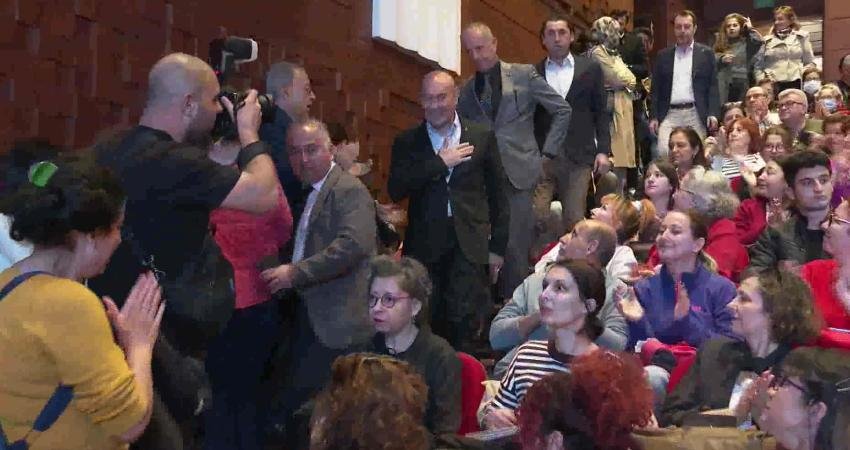 İzmir B&uuml;y&uuml;kşehir Belediyesi&rsquo;nin d&uuml;zenlediği Yaşar Kemal&rsquo;i anma s&ouml;yleşisinde konuşan Başkan