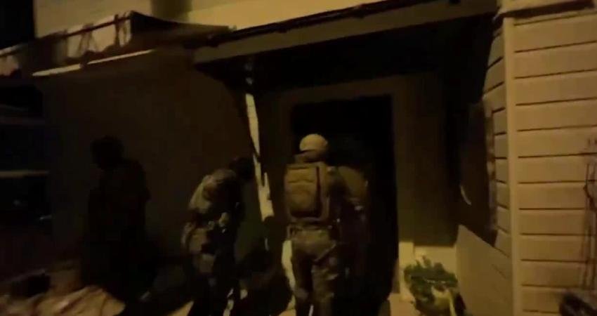 Cezaevindeki T&uuml;rk Escobar lakaplı &Uuml;rfi &Ccedil;etinkaya&rsquo;nın elebaşılığını yaptığı silahlı organize